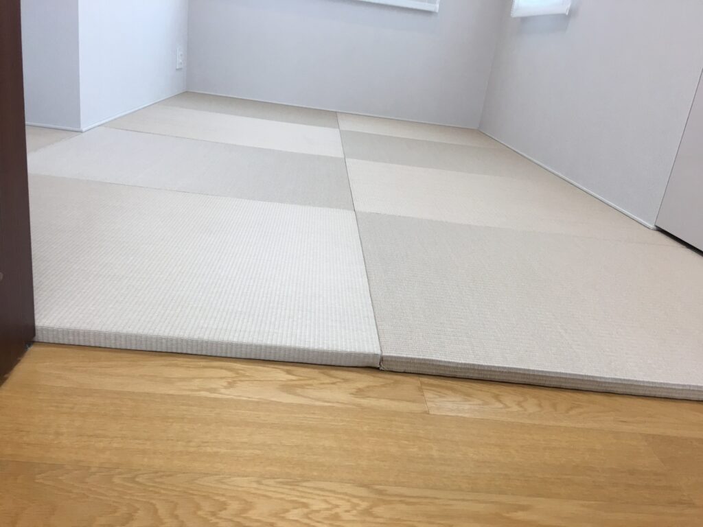 洋室から和室に　琉球和紙フローリング畳敷き詰め（新宿区）