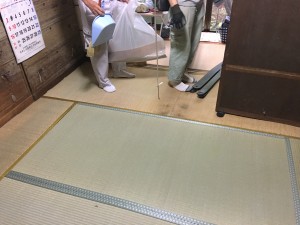 11/1　竹炭シートと新畳入れ替え作業