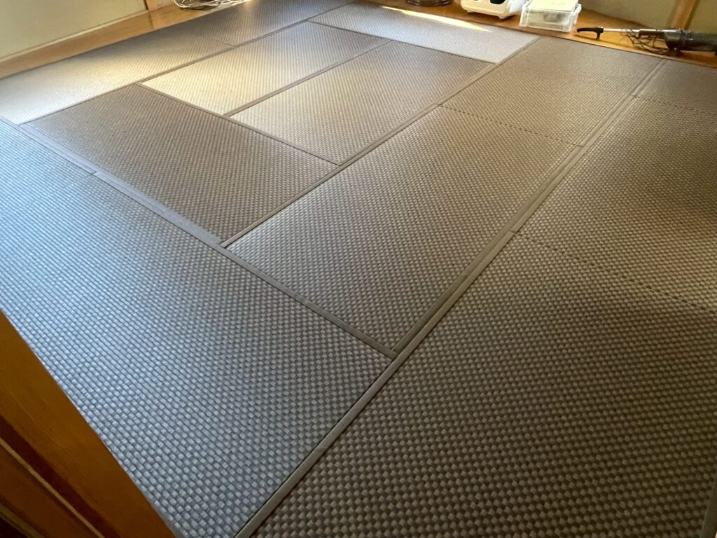 【練馬区施工例】和紙銀白　 胡桃色と栗色の市松模様